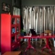http://c.imguol.com/casaeimoveis/2010/05/18/dormitorio-com-paredes-pretas-cortina-prata-e-mobiliario-vermelho-1274223785011_80x80.jpg