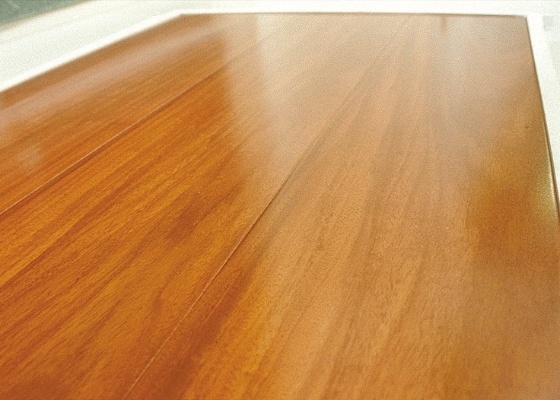 Quais as diferenças entre pisos laminados, carpetes de madeira e ... Piso amadeirado