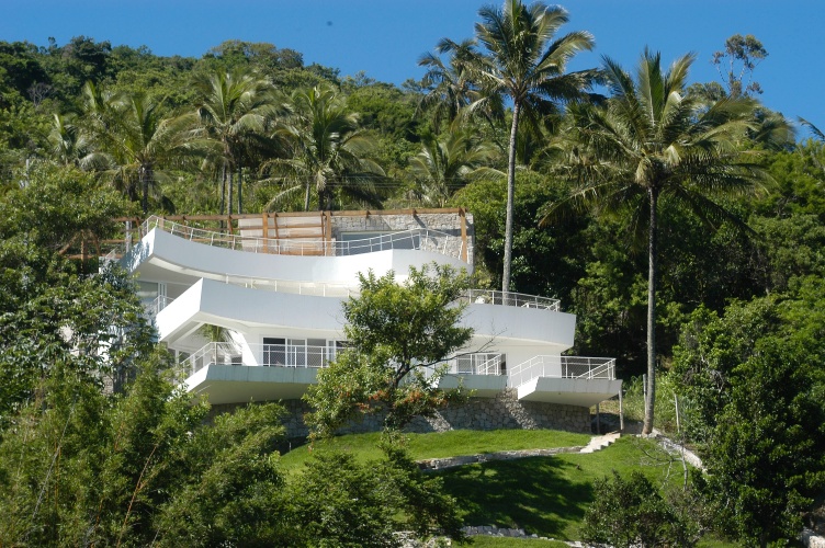  - casa-contruida-pelo-arquiteto-italiano-radicado-no-brasil-enrico-benedetti-no-litoral-norte-de-sao-paulo-1316214766206_752x500