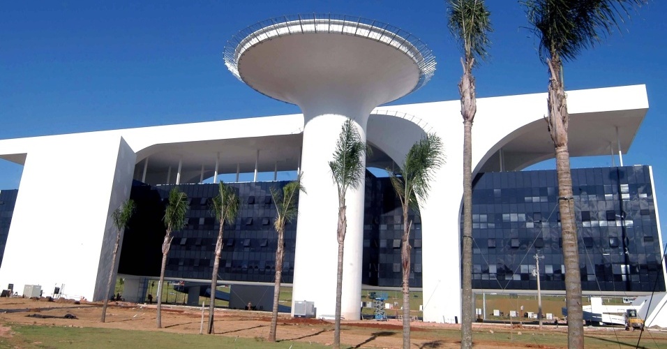Cidade Administrativa Presidente Tancredo Neves, inaugurada em 4/3/2010 em Belo Horizonte (MG). O prédio projetado por Oscar Niemeyer vai abrigar a sede do governo do estado de Minas Gerais.