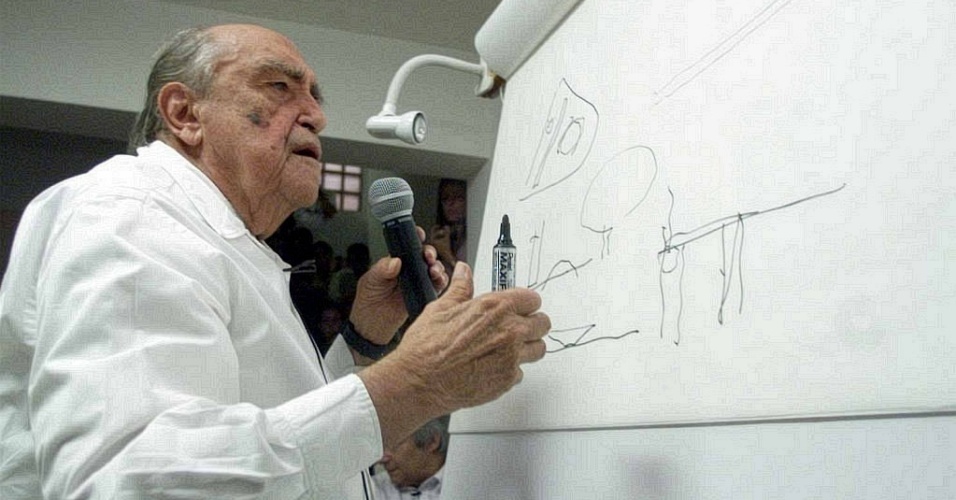 Oscar Niemeyer dá aula