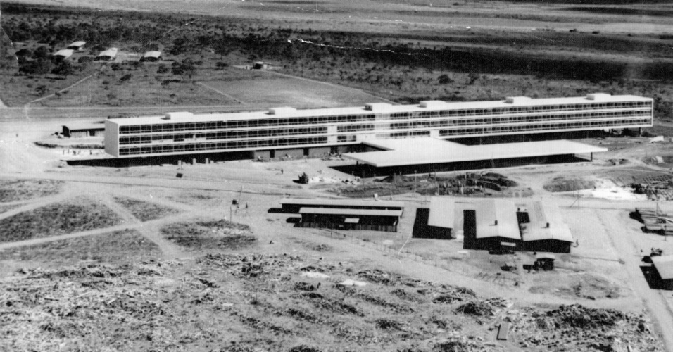 Fotos do Brasília Palace Hotel, na época de sua construção, em 1958