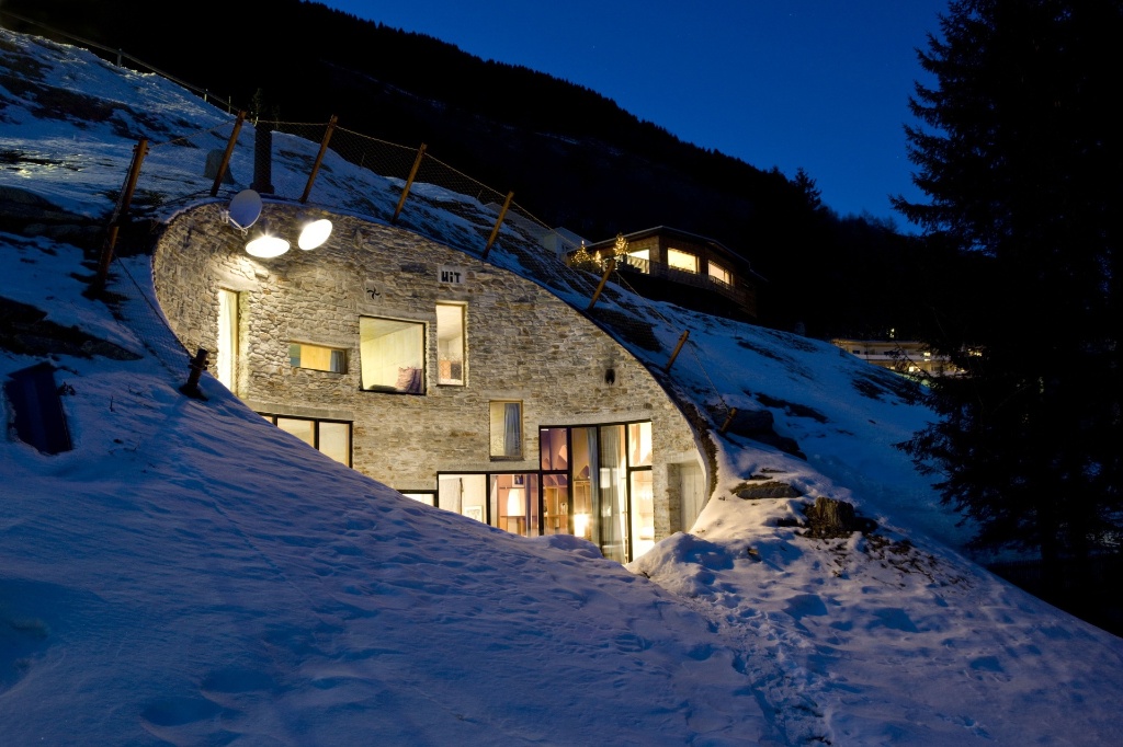 Villa Vals, em Vals, na Suíça, de Christian Müller  e SeARCH - Iwan Baan