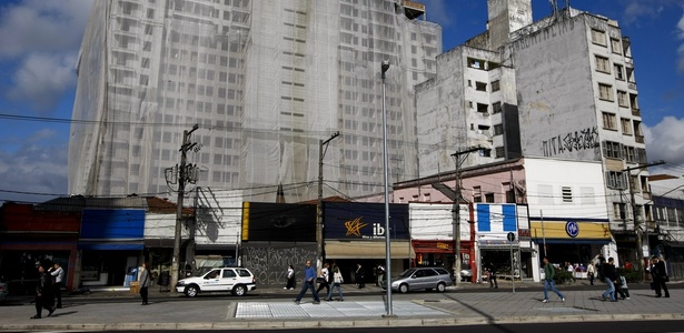 Obras no largo da Batata, em Pinheiros, São Paulo, que está sendo revitalizado (27/05/2010)
