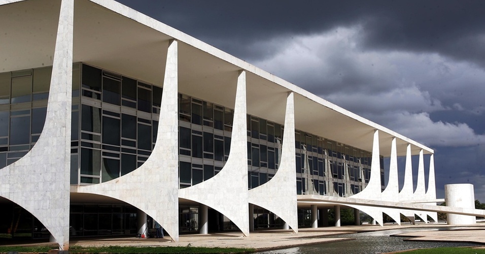 O Palácio do Planalto (1958-1960), sede do Poder Executivo do Governo Federal brasileiro, localizado na Praça dos Três Poderes, em Brasília (DF)