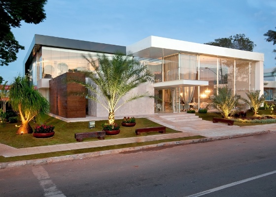 Fachada da Casa Cor Goiás, edição de 15 anos, projetada pelos arquitetos Djan Oliveira e Eliseu Bueno - Ricardo Lima/ Divulgação