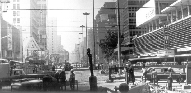 A obra na avenida Paulista, iniciada em 1972, previa o alargamento em 48 m, melhorias urbanas e a construção de uma nova linha de metrô. Com o tempo, a via perdeu seus casarões