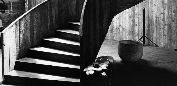 Detalhe da escada principal da residência Fernando Millan (1970-1974), projetada por Paulo Mendes da Rocha, que integra o livro "Residências em São Paulo - 1947-1975" - Jorge Hirata/ Divulgação