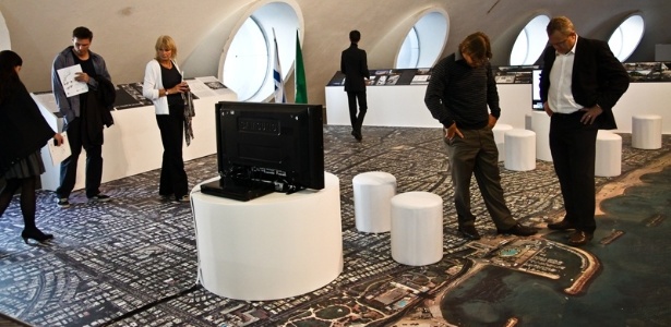 Exposição na nona Bienal Internacional de Arquitetura, na OCA, em São Paulo - Rafael Schimidt